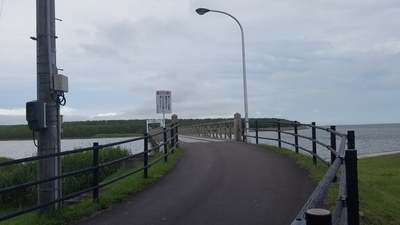 十三湖と中の島への橋