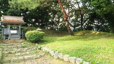 城山神社背後の土塁