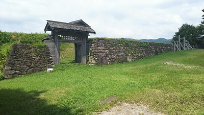 本丸枡形門と石垣