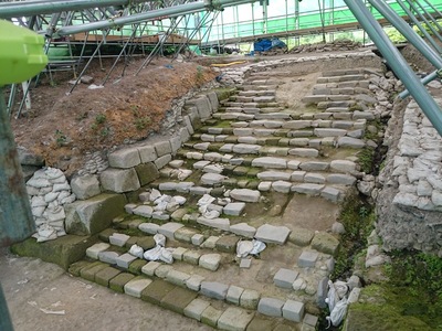 発掘中の階段遺構
