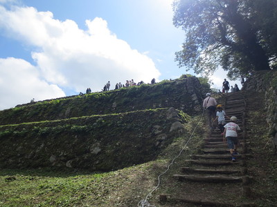 七尾城本丸跡への階段