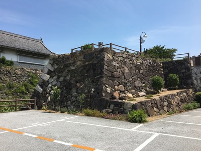 岸和田市営駐車場内の石垣
