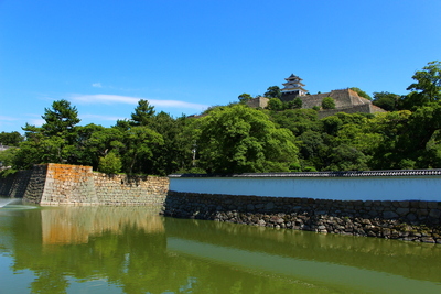 丸亀城 水堀と石垣