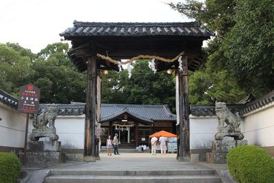小泉神社神門（34.624829, 135.754869）