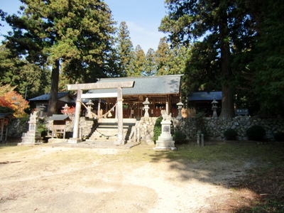 登城口付近の熊野神社