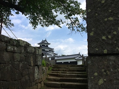 桜御門から三重櫓を望む