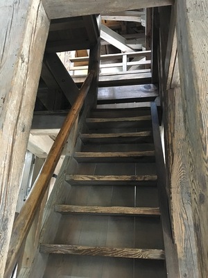 天守２階への階段