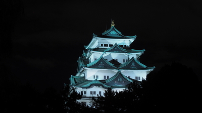 台風を静かに待つ名古屋城