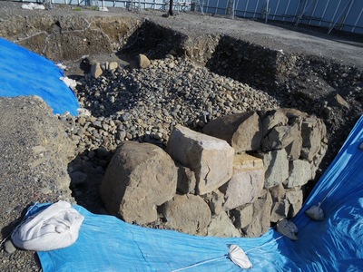 発掘現場 石垣の構造