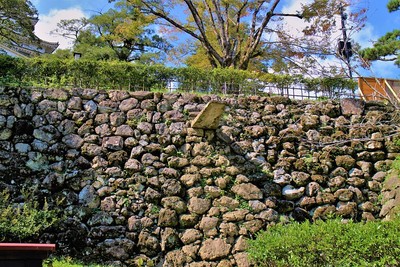 本丸石垣の石樋（東側）