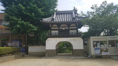 野崎観音の楼門