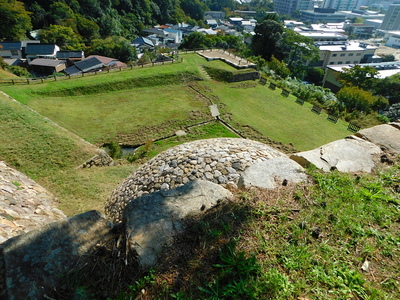 鳥取城・山下の丸天球丸巻石垣