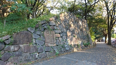 本町橋に残る石垣(右側裏側から)