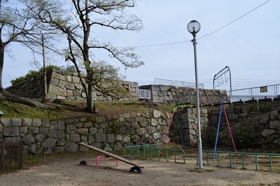 淀城の天守台と公園