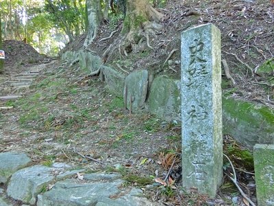 古代城らしい石の並び