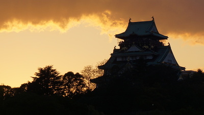 夕暮れの秋空と大阪城