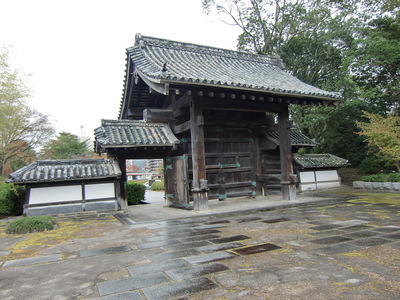 藩庁門（西側から）