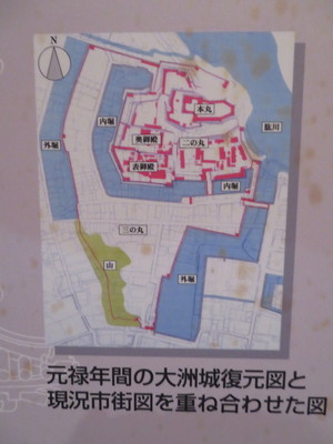 元禄年間の大洲城復元図と現況市街図を重ね合わせた図