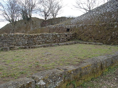 西の丸　排水口のある石垣