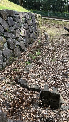 石垣と排水溝