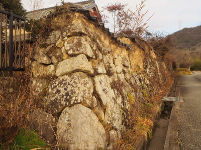 石垣と土壁