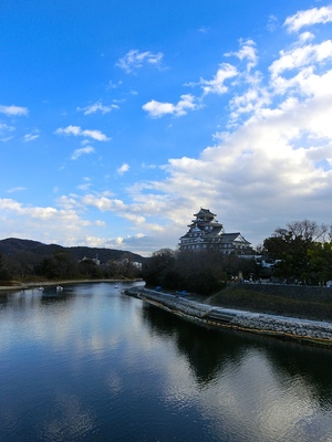 月見橋から見た岡山城