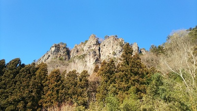 潜龍院跡から見る岩櫃山