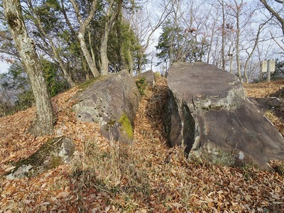 太鼓の丸の岩