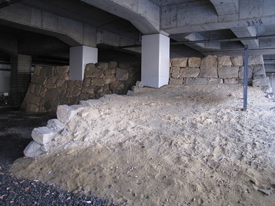 高架橋下の石垣遺構