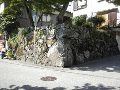 街中の石垣
