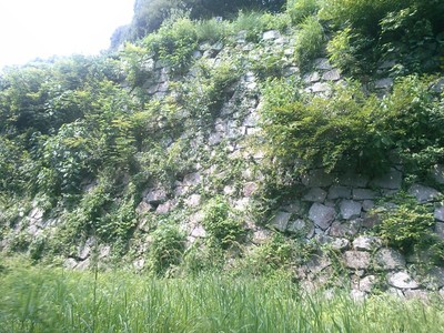 三層櫓（旧本丸）下の石垣