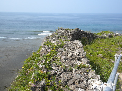 本丸石垣と海
