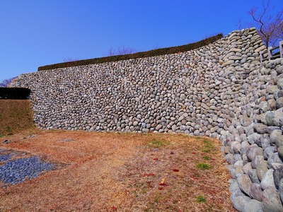 丸石の石垣。