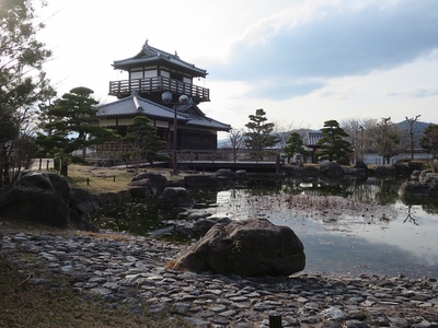 櫓のある日本庭園