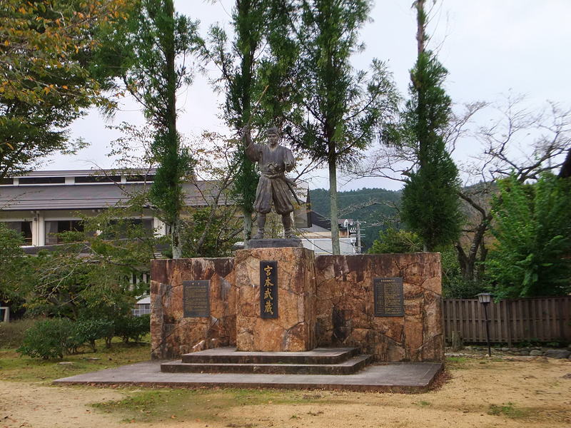 宮本武蔵像