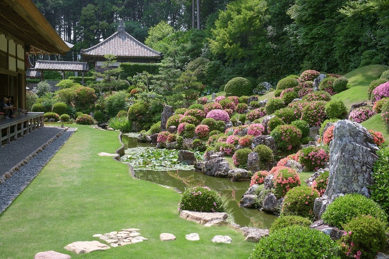 龍潭寺の庭園（春）