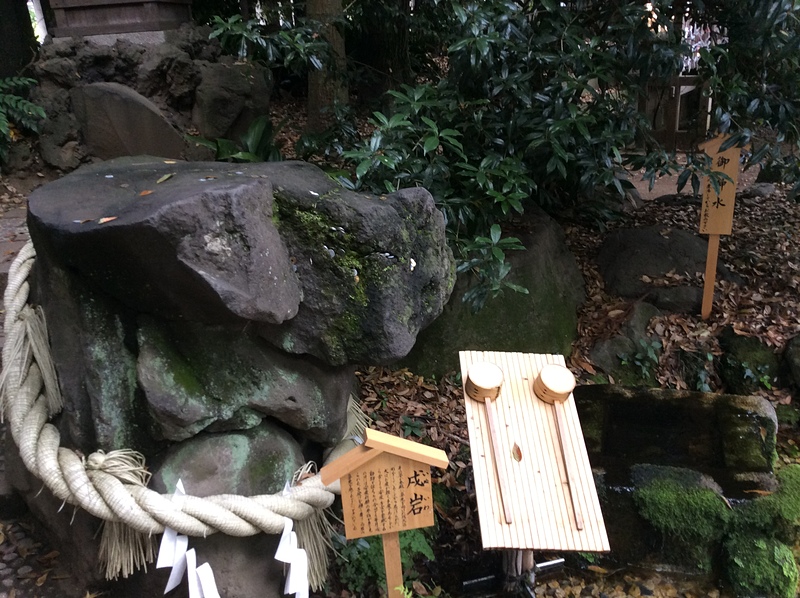 川越氷川神社の戌石