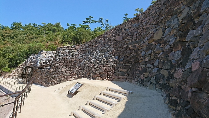 古代山城の石垣