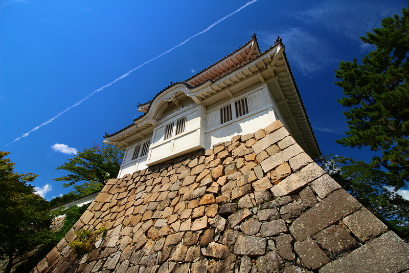 福山城 月見櫓と飛行機雲
