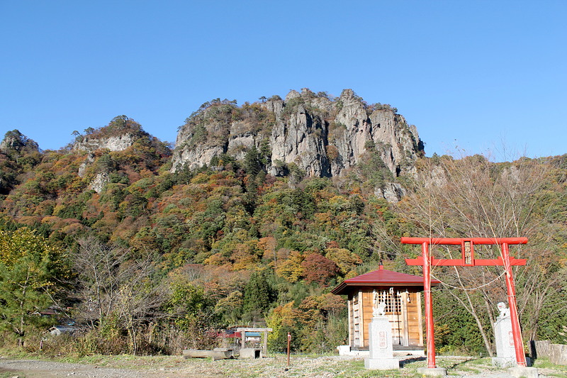 岩櫃山と密岩神社