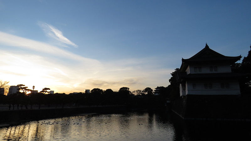 夕暮れの桜田巽櫓。奥に富士見櫓