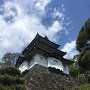 富士見櫓と石垣と松と青空