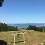 七尾神社から見た本丸跡と七尾湾