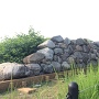 本丸南部で発掘された石垣