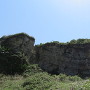 この断崖の上の尾根が城跡です