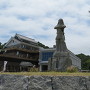 村上元吉公の石像
