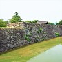 本丸石垣（東側）と堀