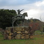 尼子経久公像と月山富田城