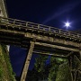廊下橋と月