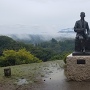 小雨の中の瀧廉太郎像